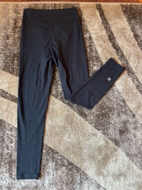 Women’s High-Waist Black Leggings with Reflective Detail